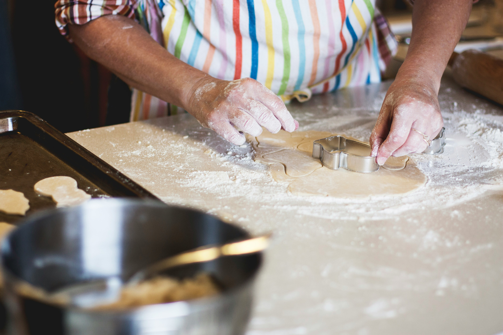 Should You Bake Yourself or Work with a Bakery for Your Event?